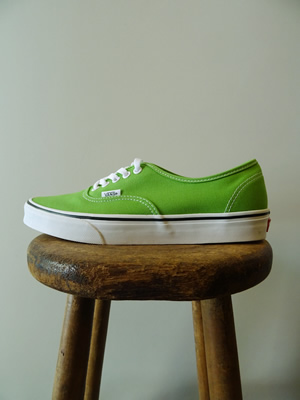 VANS（バンズ）　AUTHENTIC