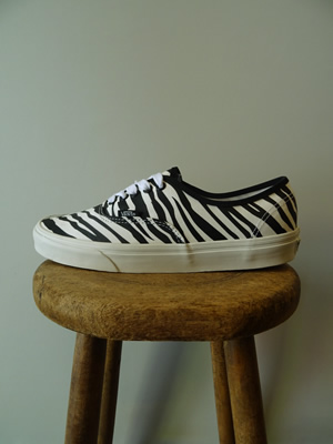 VANS（バンズ）　AUTHENTIC -ZEBRA-